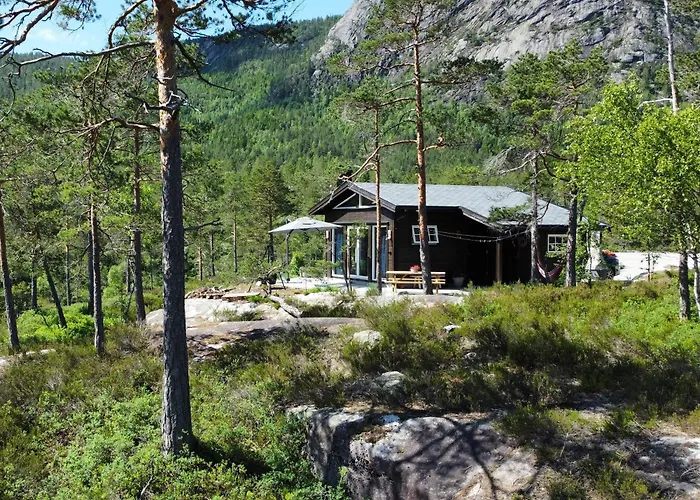 Cosy Cabin Between Lake And Mountain