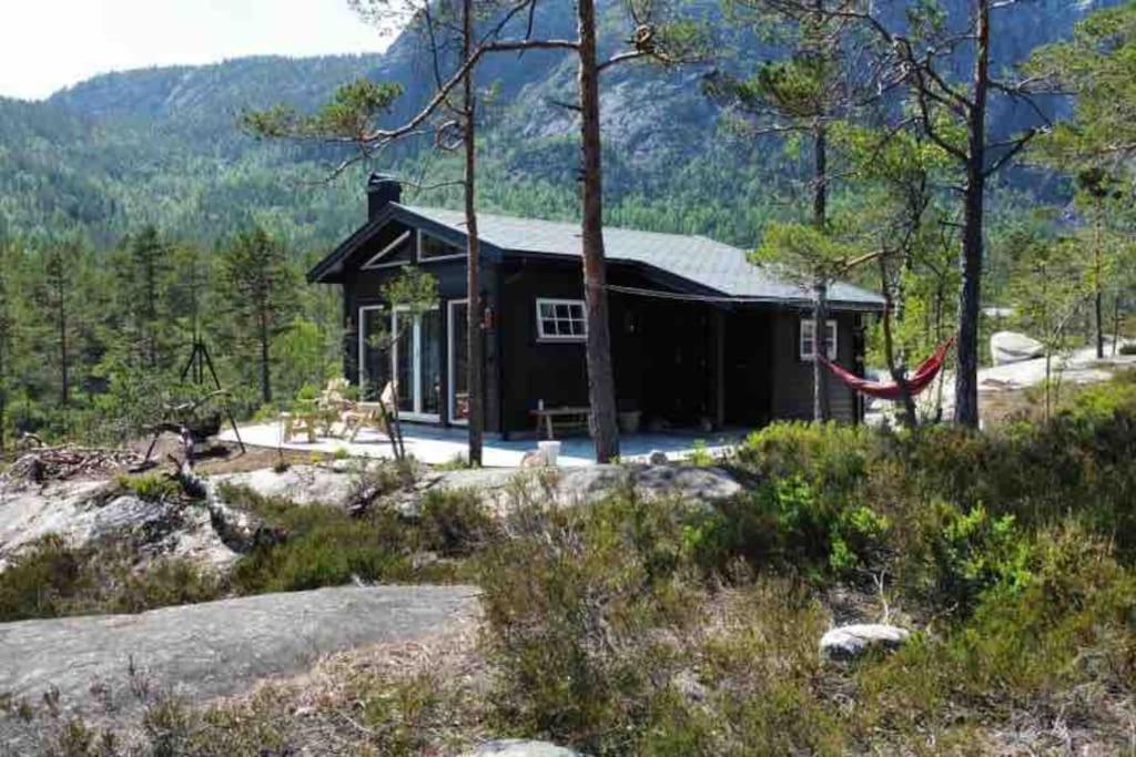 Cosy Between And Mountain *